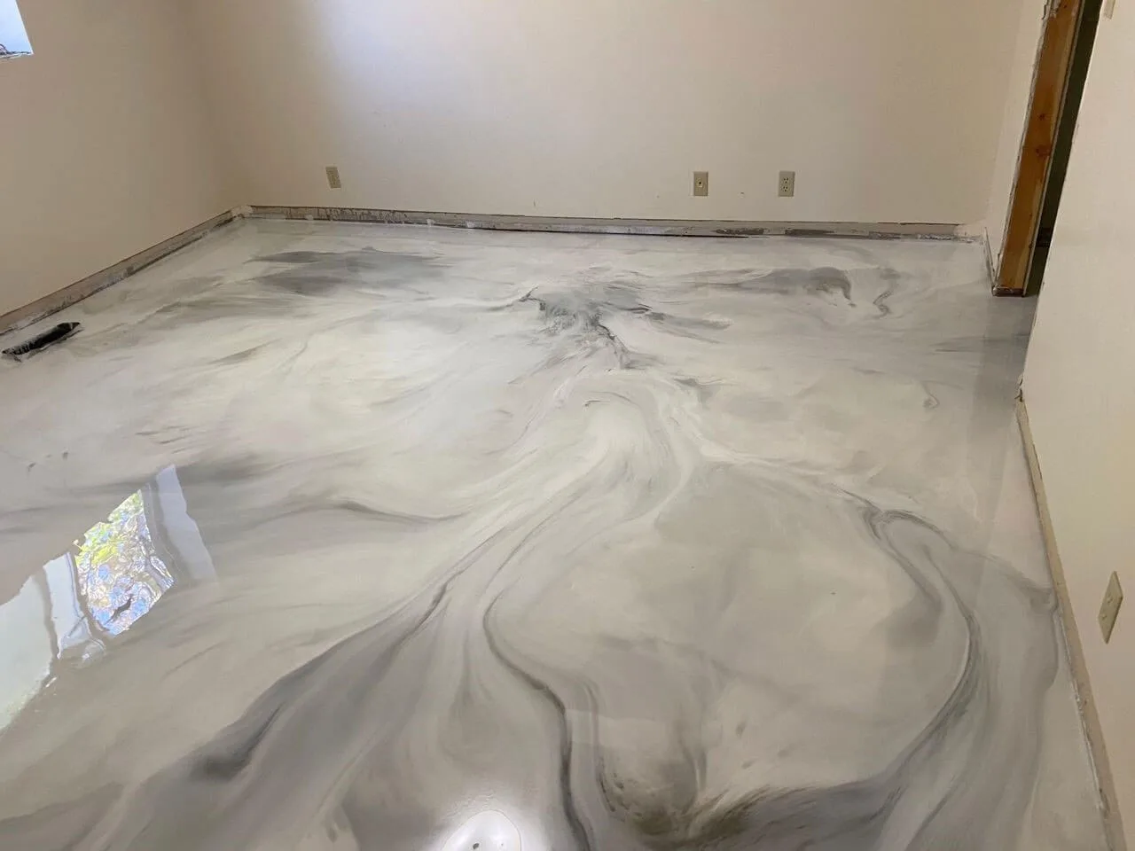 Metallic epoxy floor during installation